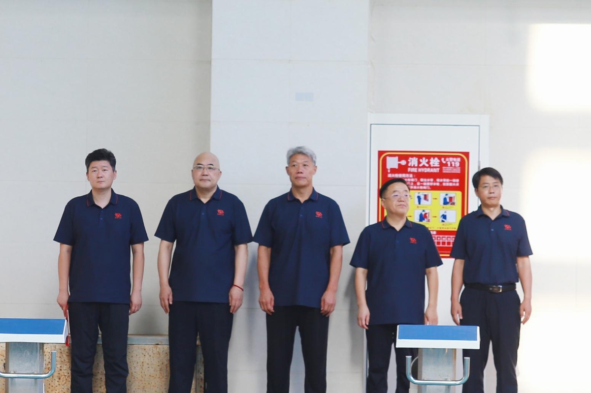 公司黨委書記、總經(jīng)理李子憲，副總經(jīng)理荊旭慶、辛改成、彥祺，總工程師楊祥強(qiáng)蒞臨比賽現(xiàn)場(chǎng).jpg